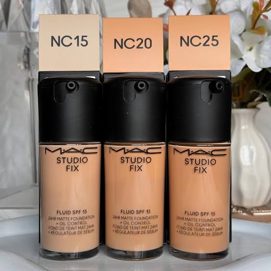 STUDIO FIX FLUID SPF 15 24HR MATTE FOUNDATION + OIL CONTROL