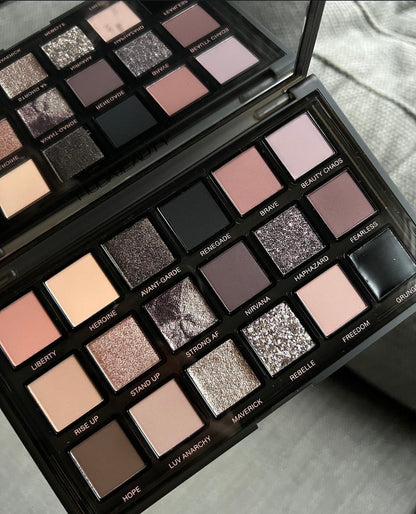 HUDA BEAUTY Pretty Grunge Eyeshadow Palette