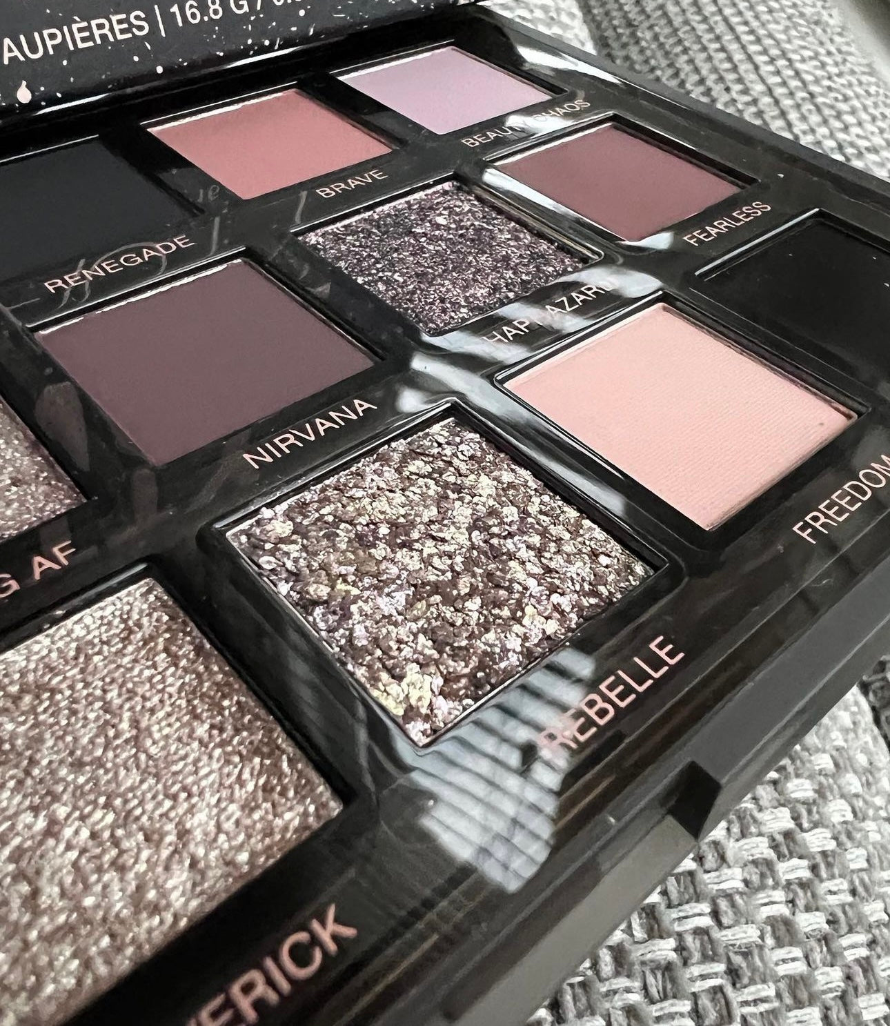 HUDA BEAUTY Pretty Grunge Eyeshadow Palette