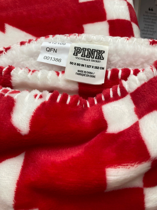 Victoria's Secret Soft Sherpa Blanket Color Red White Snowflake Travel Blanket