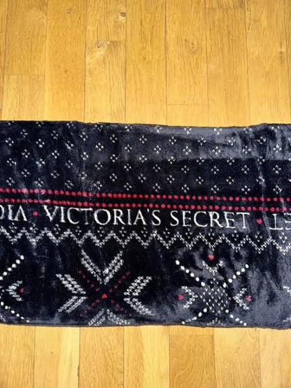 NEW Victorias Secret Plush Sherpa Cozy Fleece Throw Travel Blanket