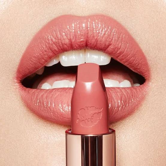 Charlotte Tilbury 
Hot Lips Lipstick 2
